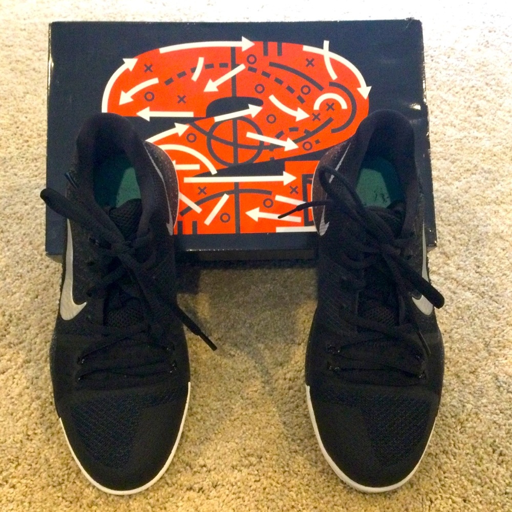 Nike Kyrie 2 GS Low Basketball Shoes